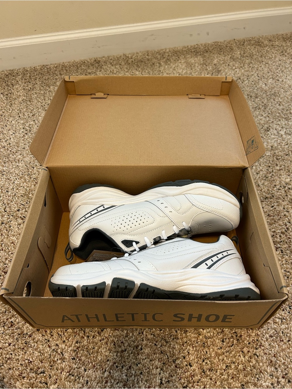 NWT - Men’s Size 10.5 - Kirklands White and Black Men’s Athletic Sneakers